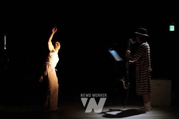 공연예술창작주체지원사업 선정단체 TIMF앙상블. 아트프로젝트 보라의 협업공연 ‘마우리치오 카겔 Rrrrrr... ’ ©yonghokim