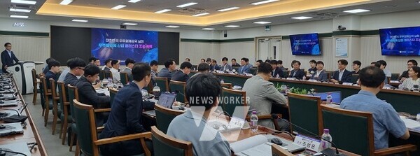 전남대학교가 글로컬대학 30 혁신 전략의 하나로, 고흥에 우주항공 특화캠퍼스 구축을 표방하고 있는 가운데, 우주항공산업 활성화를 위한 대형 심포지엄을 개최했다