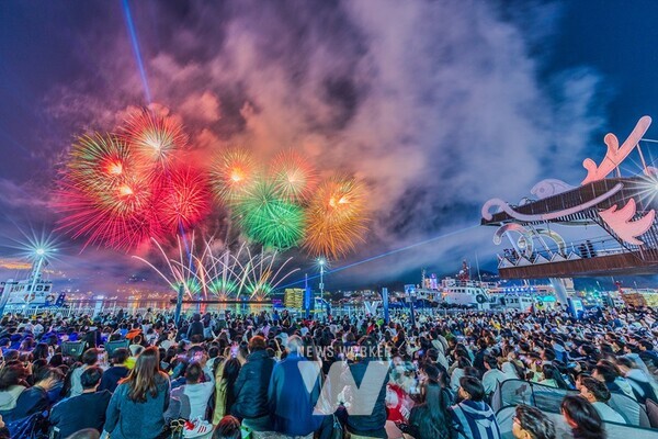 여수밤바다불꽃축제 개최 관련 시민 설문 조사 결과, 축제 장소를 옮겨야 한다는 의견이 59%로 나타났다