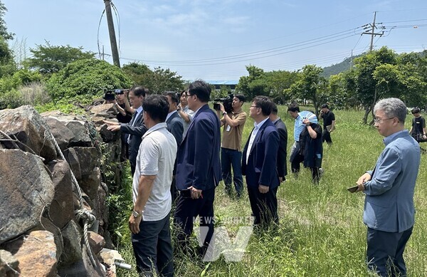 전라남도는 도 지정 문화유산으로 지정된 강진 마도진 만호성지 주변 주민의 고충 해결을 위해 국민권익위원회, 강진군과 문화유산 정비를 위한 종합정비계획을 추진하는 등 합리적 규제완화 기반 마련에 나섰다.