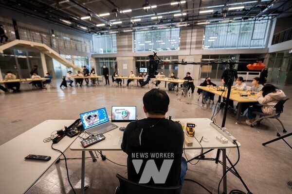 립아시아문화전당이 오는 23일부터 8월 9일까지 중‧고등학생을 대상으로 ‘여름방학 ACC 청소년 예비전문인교육’과 ‘ACC 청소년 창작워크숍’을 운영한다