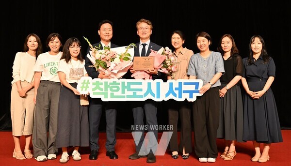 광주시 서구(구청장 김이강)가 지방자치의 성공전략과 미래비전을 모색하는 2024로컬콘텐츠페스타에서 도시브랜드대상 수상의 영예를 안았다.