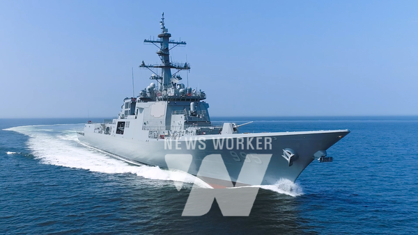 HD현대중공업이 건조해 2024년 말 해군에 인도 예정인 차세대 이지스 구축함(KDX-III Batch-II) 1번함 '정조대왕함'의 시운전 모습