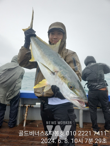 한 참가자가 대형 어종을 낚아 눈길을 끌었다.