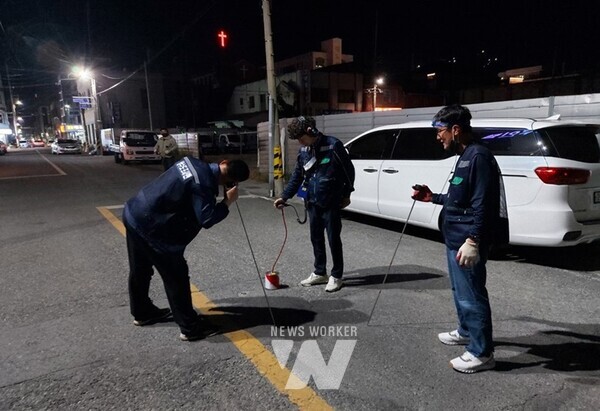 야간 누수탐사팀을 운영하며 수돗물 누수방지에 총력을 다했다. / 목포시 제공