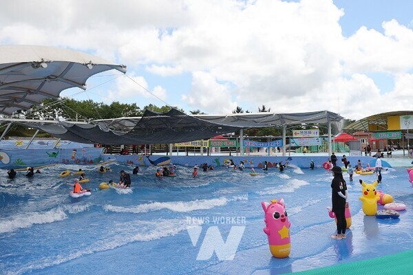 19일 개장한 무안회산백련지 야외 물놀이장