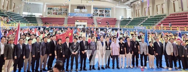 민주평화통일자문회의 진도군협의회(회장 김남중)가 전국 최초로 주관한 ‘탈북민과 함께하는 전국 글로벌 근로자 통일 한마음 올림픽’ 행사가 성황리에 막을 내렸다.