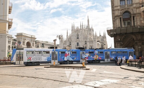 (밀라노 현지 트램을 활용해 《2024 K-콘텐츠 플래닛》 홍보하고 있다)현지 팬들이 패션, 뷰티, 음악, 애니메이션, 게임, 웹툰, 신기술융합콘텐츠(미디어아트·VR) 등 전 장르를 아우르는 대표 K-콘텐츠를 체험했다)(밀라노 현지 팬들이 《2024 K-콘텐츠 플래닛》 행사장 입장을 위해 대기하고 있다)