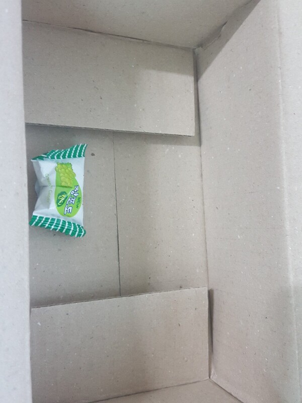 삼겹살 대신 온 청포도 사탕[사진=에펨코리아 캡처]