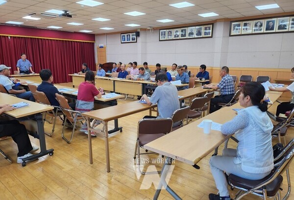 여수시와 남해수산연구소, 전라남도해양과학기술원이 돌산읍·남면·화정면·삼산면 우심해역 어업인 170여 명을 대상으로 간담회를 개최, 고수온 대처방안 지도에 나섰다.