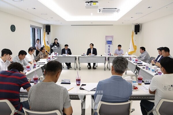 우승희영암군수, 민물장어 양식어업인과 목요대화