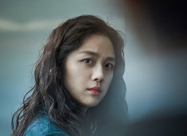 지난해 은퇴설에 이어 사망설이 제기된 탕웨이 [사진=영화 '헤어질 결심' 스틸]