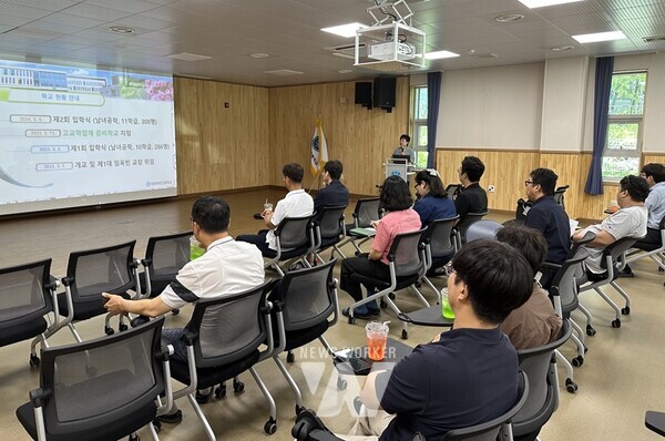 31일 창원북면고등학교에서 목포고·목포여고의 성공적 통합이설을 위한 선진지 답사가 이뤄지고 있다.