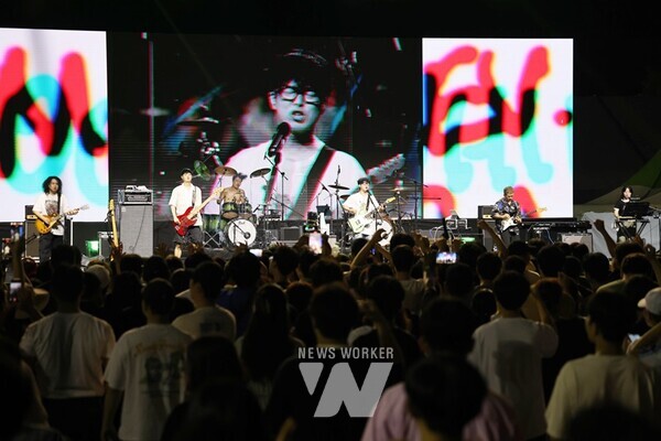 장흥 락 페스티벌의 시원한 울림이 ‘제17회 정남진 장흥 물축제장’을 덮었다.