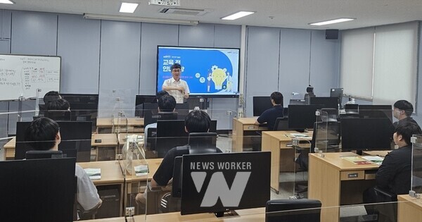 광주시교육청과 한국광기술원(KOPTI)은 지난 29일부터 8월 2일까지 광주공업고등학교 전자과 학생을 대상으로 ‘광 융합산업 우수 기능인력 양성’ 프로그램을 운영했다.