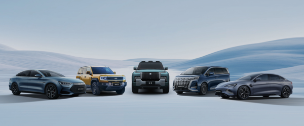 비야디가 고가 라인업 팡청바오의 주력 모델 바오5(왼쪽에서 두 번째)의 가격을 약 100만원 인하했다. [사진=비야디 공식 홈페이지]