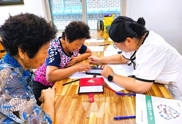 장성군이 지난 5일 ‘디지털로 찾아가는 한글교실’을 열었다