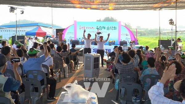 전라남도 나주시 공산면은 제1회 홍련꽃 피어나는 우습제 음악회를 성황리에 마쳤다. (사진제공-나주시)