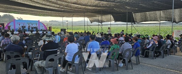 전라남도 나주시 공산면은 제1회 홍련꽃 피어나는 우습제 음악회를 성황리에 마쳤다. (사진제공-나주시)