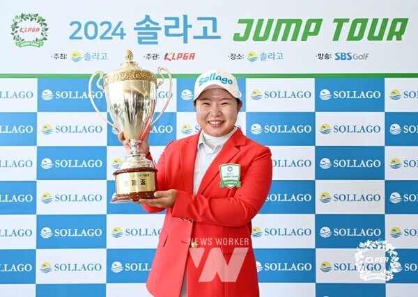 충남 태안에 위치한 솔라고 컨트리클럽(파72/6,313야드) 솔-아웃(OUT), 솔-인(IN) 코스에서 열린 ‘KLPGA 2024 솔라고 점프투어 12차전’(총 상금 3천만 원, 우승 상금 450만 원)에서 장흥 출신 오승(23)이 생애 첫 우승을 차지했다.