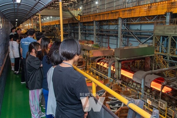 광양제철소가 9일, 어린이들과 함께하는 제철소 견학 프로그램을 진행했다.
