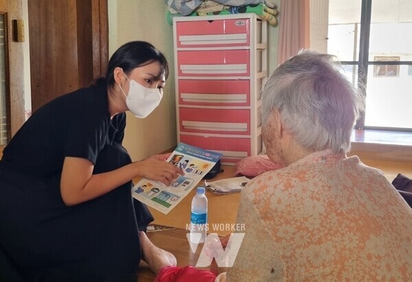 전남 영광군(영광군수권한대행 김정섭)은 전국적으로 폭염 특보가 이어지는 가운데, 폭염으로 인한 온열질환 및 안전사고를 예방하는 등 취약계층의 안전한 여름나기를 위해 총력을 기울이고 있다.