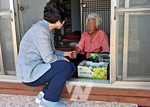 전남 고흥군(군수 공영민)은 제79주년 광복절을 맞아 조국의 자주 독립을 위해 헌신한 독립유공자들의 숭고한 희생을 기리기 위해 독립유공자 유족 위문에 나섰다.