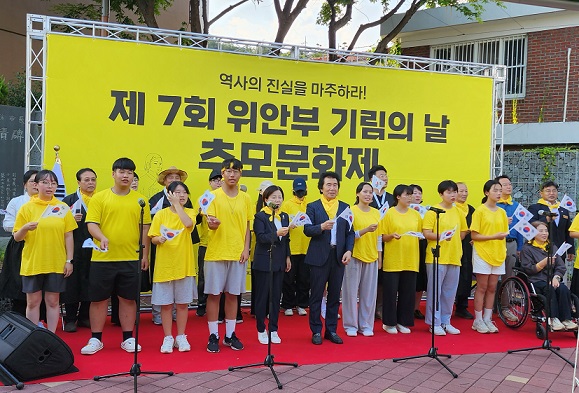 전라남도는 위안부 피해 할머니들의 아픔과 희생, 용기를 기리기 위한 ‘2024 일본군 위안부 피해자 기림의 날’ 기념행사를 지난 14일 목포 근대역사관 일원에서 개최했다.