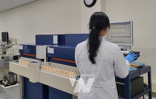 원유 검사 모습