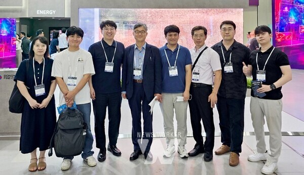 GIST 연구진 및 ㈜리셀의 임직원 (왼쪽부터) 정송이 연구원(GIST), 임동하 책임연구원(리셀), 강홍규 책임연구원(GIST), 이광희 교수(GIST), 장준호 박사후연구원(GIST), 하종성 이사(리셀), 박정우 과장(리셀), 정현석 책임연구원(리셀)