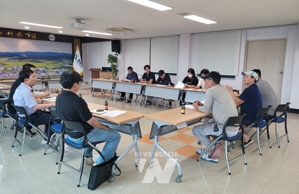 전남 영암군(군수 우승희)이 지난 13일 신북면행정복지센터에서 9월 필리핀 계절근로자를 고용할 농가와 간담회를 열었다.