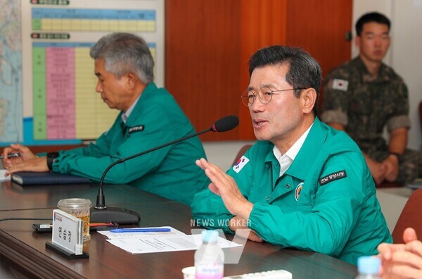 전남 광양시는 지난 19일(월) 전 직원을 대상으로 전시 직제 편성훈련을 마친 후 시청 지하 1층 전시종합상황실에서 정인화 광양시장 주재로 ‘2024년 을지연습 최초상황보고회’를 개최했다