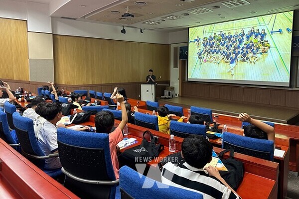 지난 20일, GIST(광주과학기술원)에서 광양제철소 임직원 자녀 20여명이 참여한 '2024 GIST AI 과학캠프'가 진행됐다.