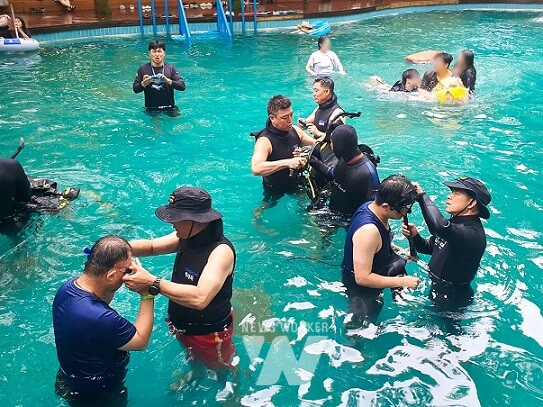 광양제철소 클린오션봉사단이 지역 장애인들을 위한 스킨스쿠버·스노클링 체험 봉사에 나섰다.