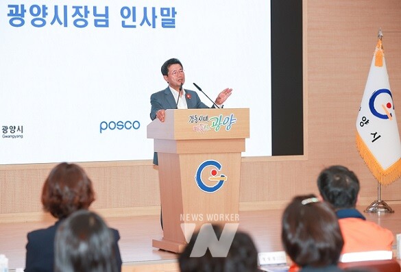 28일, 광양시청에서 열린 포스코벤처지원단 발대식에서 정인화 광양시장이 인사말을 전하고 있다