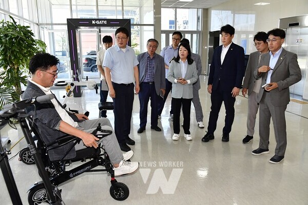 산건위 현장방문(헬스케어로봇실증센터)