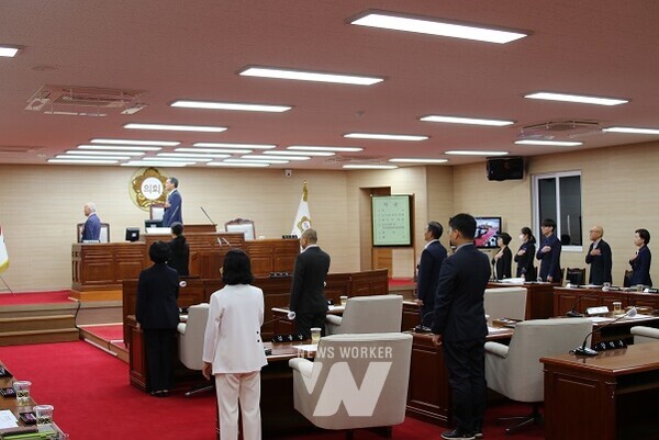 곡성군의회(의장 깅덕구)가 2일부터 4일까지 3일간의 일정으로 제269회 임시회를 개회했다.