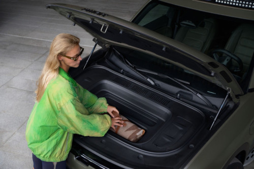 짐은 보닛 안쪽에도 들어간다. [사진=스마트 오토모빌]