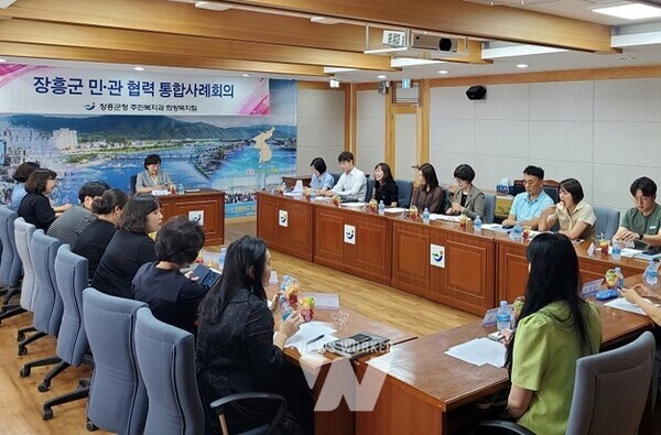 장흥군은 11개 기관 20명이 참여해 위기에 처한 사례관리대상자들의 안정된 생활을 지원하기 위한 통합사례회의를 개최했다