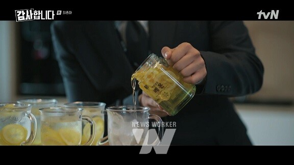 문화체육관광부와 한국콘텐츠진흥원은 '관계부처 합동 한류마케팅 지원사업'을 통해 K-콘텐츠 내 연관산업 제품에 대한 간접광고 및 홍보콘텐츠 제작을 지원하고 있으며, 지난 8월 11일 tvN 드라마 감사합니다에 녹차원의 레모네이드가 노출됐다.