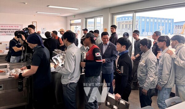 전라남도는 5일 이주노동자 500명을 대상으로 영암 대불산단 구내식당과 인근 식당에서 차림표 및 포크 나눔 행사를 개최했다.