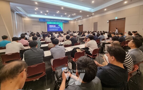 5일『히트펌프 활성화 방안 마련 세미나(부산 벡스코)』에서 이상훈 한국에너지공단 이사장이 인사말을 하고 있다.