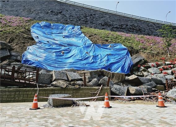 여수시가 묘도에 조성한 조명연합수군 테마공원에서 발생한 절개지 붕괴 사고