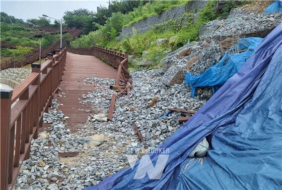 여수시가 묘도에 조성한 조명연합수군 테마공원에서 발생한 절개지 붕괴 사고