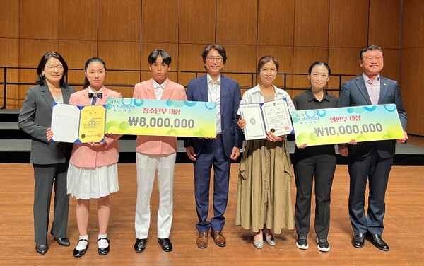 전라남도가 7일 여수 예울마루에서 전국 합창단 18개 팀 등 1천여 명이 참가한 ‘제2회 남도 전국 합창 경연 페스티벌’을 성황리에 개최했다.