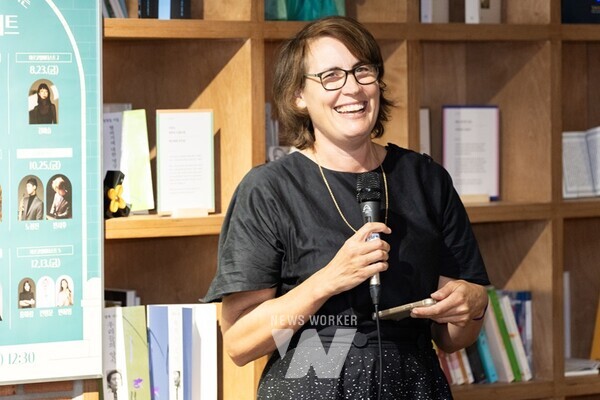 라익스아카데미 에밀리 페식(Emily Pethick) 디렉터의 환영사