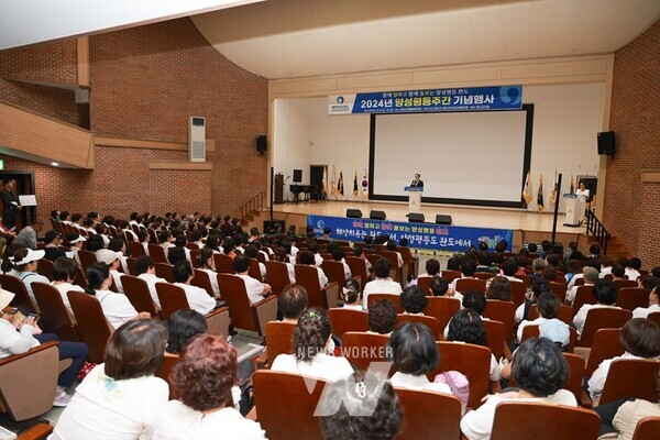 전남 완도군은 지난 4일 양성평등 주간(9.1.~9.7.)을 맞아 생활문화센터에서 여성단체 회원, 주민 등 250여 명이 참석한 가운데 기념행사를 개최했다. (축사 중인 신우철 군수)