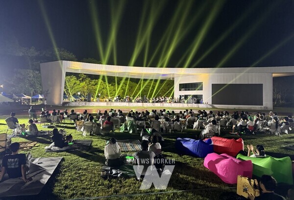 지난 6일부터 7일까지 이틀간 담빛음악당에서 개최한 ‘담빛 파크콘서트’가 성황리에 마무리됐다 (최진배 재즈 빅밴드)