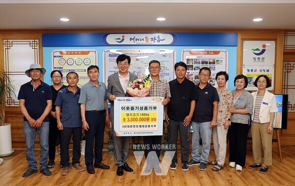 대한한돈협회 장흥군지부(지부장 서재석)는 9일 추석을 맞아 지역의 어려운 이웃들에게 한돈 160kg(300만원 상당)을 기탁했다