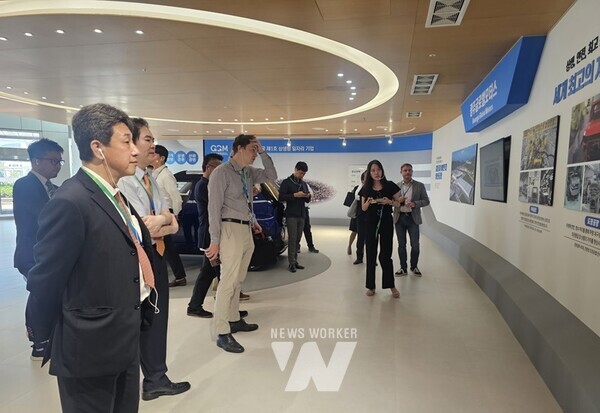 광주광역시(시장 강기정)는 지난 10일 한국소재부품장비투자기관협의회(KITIA)와 함께 일본·프랑스·독일·벨기에·폴란드 등 소부장 기업 10개사를 초청해 ‘광주 소부장 특화단지 팸투어’를 실시했다.